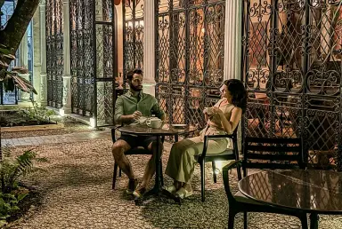 Huéspedes en restaurante